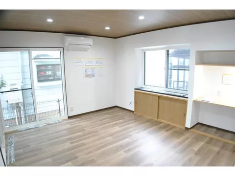 Renovated house! Parking for 2-3 cars possible! Equipped with high-performance sashes♪