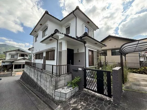Hiroshima City, Asakita Ward, Kabe Town, Oaza Katsuki (Aki-Kameyama Station) 2-story building 4LDK