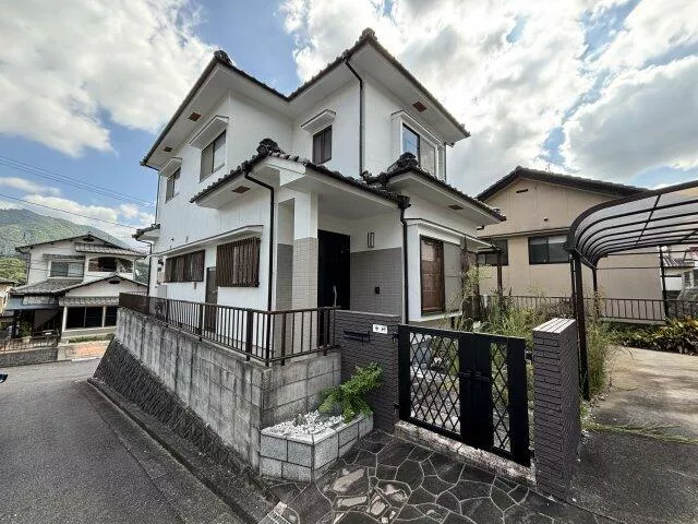 Hiroshima City, Asakita Ward, Kabe Town, Oaza Katsuki (Aki-Kameyama Station) 2-story building 4LDK