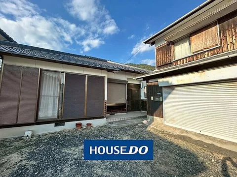 Used single-family home with a spacious lot ideal for a home garden in Murosaki Shien, Hikari City