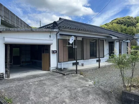 Satsumasendai City, Takajo Town (Kamikawauchi Station) Single-story building 4DK