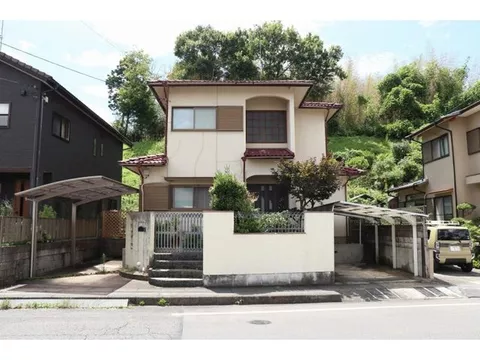 All-electric carport for 2 cars with good sunlight and ventilation