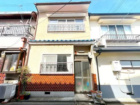 South-facing with good sunlight and ventilation on both sides♪ Convenient location with 3-way access!