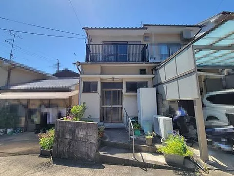 Used single-family home, Kyoto City Subway Karasuma Line, Kitaoji Station, 26 minutes by bus, get off at Haraya Agricultural Cooperative, 3 minutes on foot