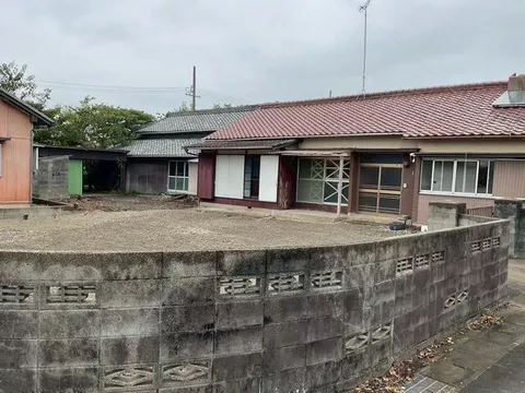 Tsu City, Kumoide Ikuratsu-cho (Takachaya Station) Single-story building 9LDK