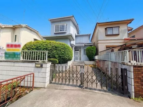[Corner lot with good sunlight + Immediate viewing available] ■ All rooms have storage, allowing for spacious use of the rooms.