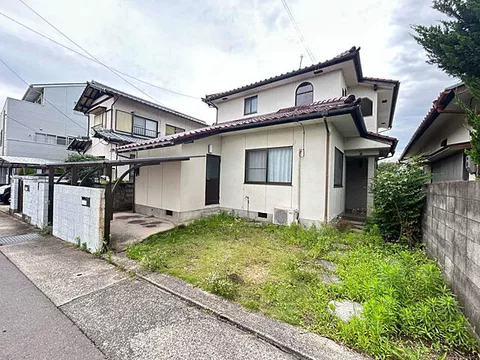 A used single-family home in Ota Shitamachi, Takamatsu City.