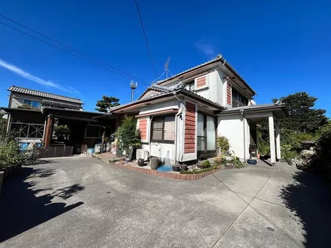 Spacious land over 145 tsubo and a building over 45 tsubo