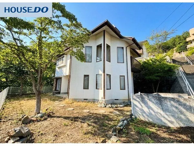 Good sunlight. Stylish open living room with spacious 14 tatami! Comes with car space!