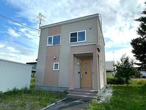 Used single-family home in Kamihoromukai Kita 1-jo 5-chome, Iwamizawa City