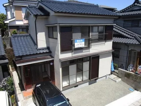 [Open House] Interior and exterior renovations completed / Parking for 2 cars available / 15 minutes on foot to Hiroki Elementary School - Image 1