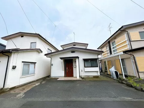 The property is sold by our company, and viewings are available at any time. Please let us know your preferred date.
