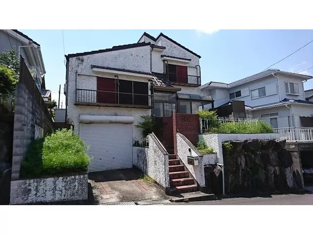 Parking for 2 cars, land over 50 tsubo, supermarket within 10 minutes on foot, quiet residential area, road in front 6m wide