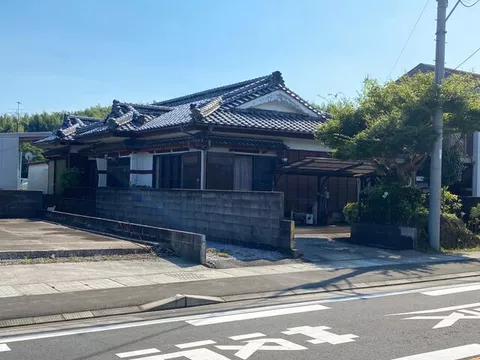 Kushima City, Oaza Naru (Hyuga Otsuka Station) Single-story building 5DK