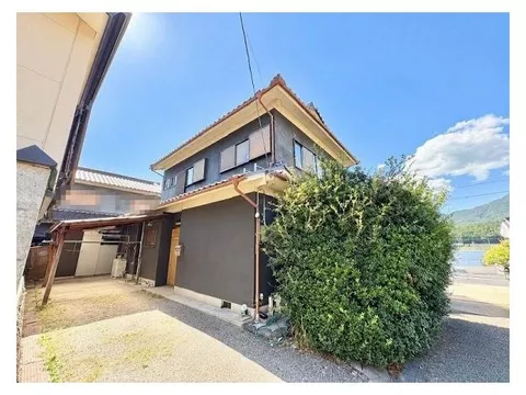 A quiet residential area rich in nature ♪ Spacious parking space for 2 cars available ♪