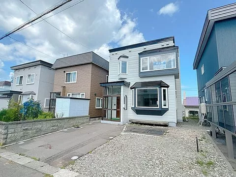 Used single-family home in Otaru City, Zenibako 1-chome