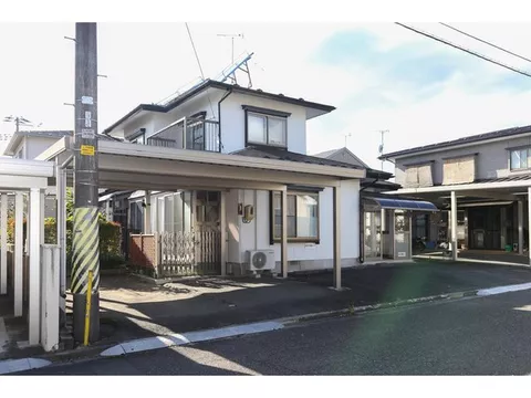 It is a convenient location with commercial facilities, hospitals, and a bus stop within 1 km.