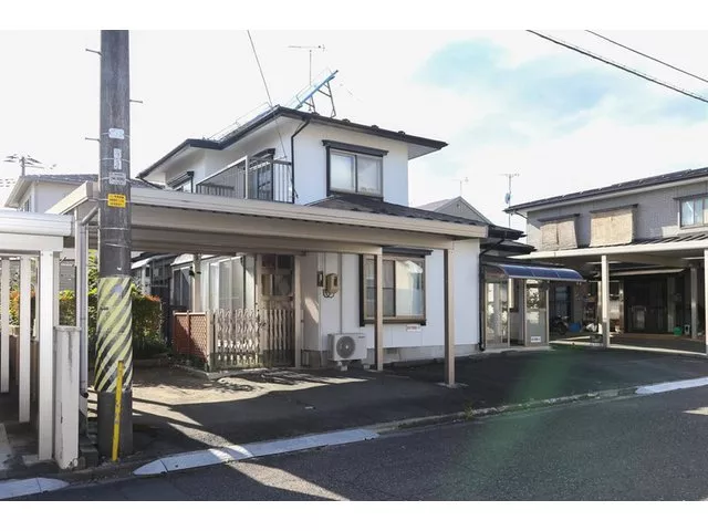 It is a convenient location with commercial facilities, hospitals, and a bus stop within 1 km.