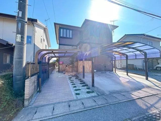 【Open house held】【Current sale】Parking for 3 regular cars available. 4SLDK with storage space in each room