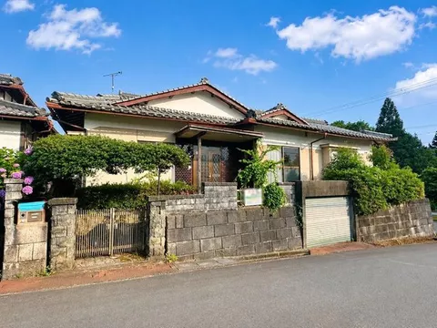 ■ Secret base-style attic × garage for 2 cars ■ Enjoy ideal life in spacious 5DK single-story house
