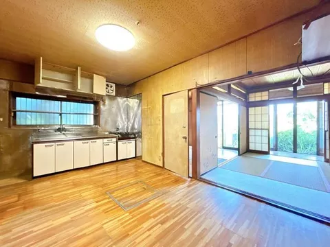 【Open house held】 Current sale until August 9 / New earthquake resistance standards / Parking for 2 cars / Well-developed surrounding environment - Image 2