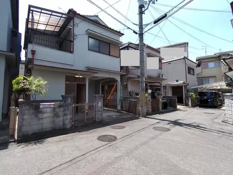 ・Convenience store 2 minutes on foot! A convenient location for sudden shopping.