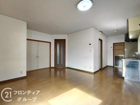Open during the holidays + Parking for 2 cars possible ・ 4LDK ■ Comfortable 2-story house with storage in all rooms