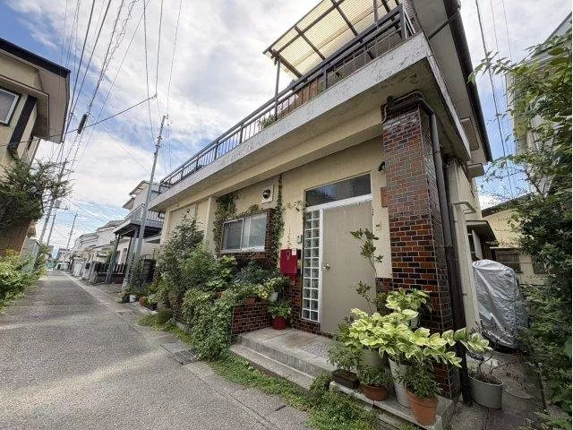 Fully renovated property! Renovations of the kitchen, bathroom, toilet, bedroom, water heater, etc.
