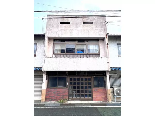 ■ Super close property, just 1 minute on foot to the station!!