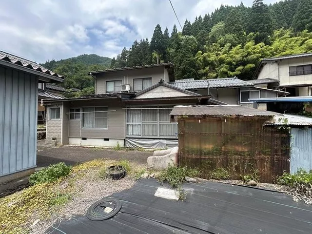 Landslide disaster warning area, a home surrounded by nature, approximately 116 tsubo