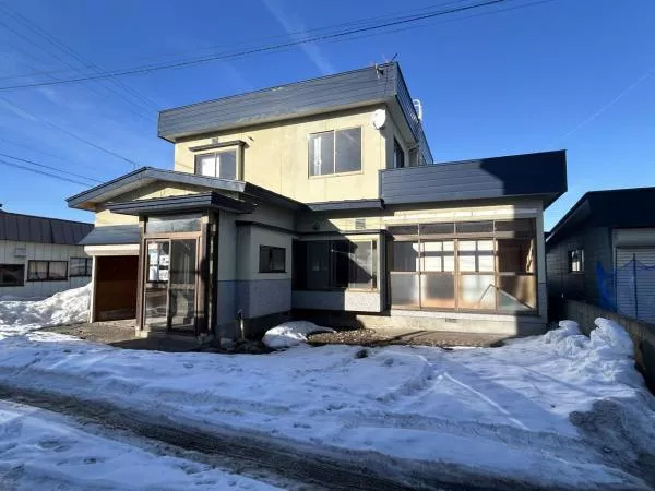 4-chome, Harakakehira, Hirosaki City (Seiai Chuko-mae Station) 2-story 6SLDK