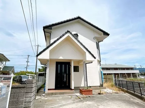 Open house held, interior and exterior renovations completed, a 3LDK house with storage in each room. - Image 2