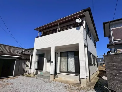 A used detached house facing south, easy to feel brightness. Living space of about 125㎡, spacious...