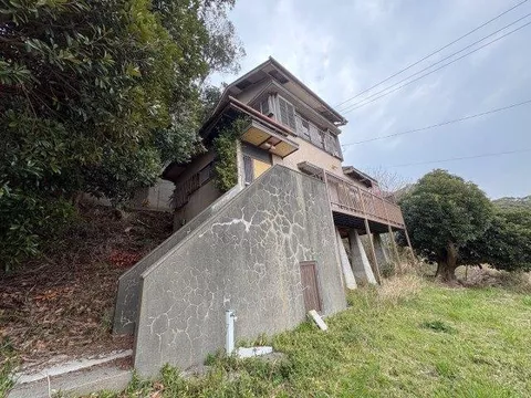 ◆Land over 70 tsubo◆Open kitchen◆Separate bath and toilet◆Partial flooring◆Shutters