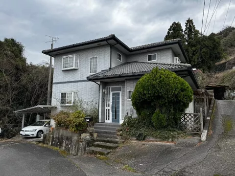 Shikokuchuo City, Kamikashiwacho (Iyo-Mishima Station), 2 stories above ground and 1 basement, 5DK