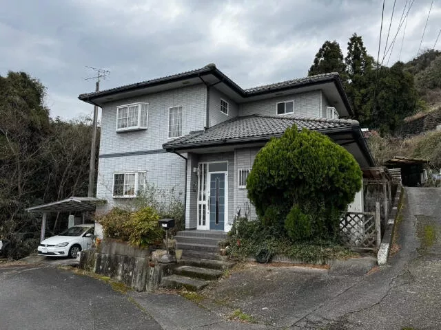 Shikokuchuo City, Kamikashiwacho (Iyo-Mishima Station), 2 stories above ground and 1 basement, 5DK
