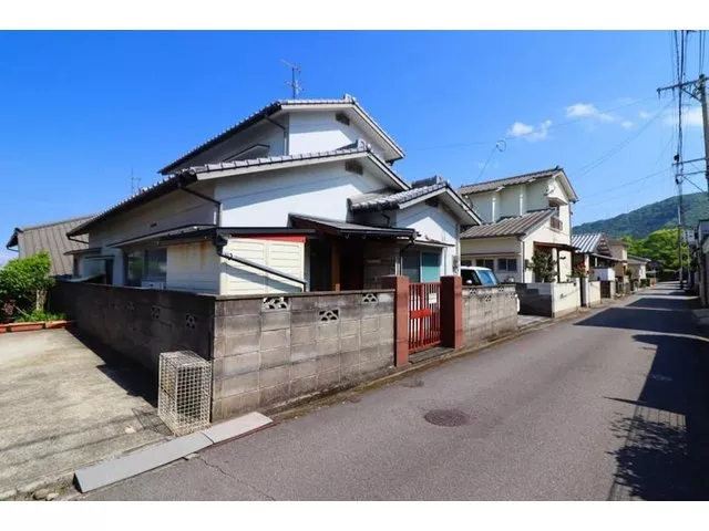 ☆About a 4-minute walk to Beppu City Tsurumi Elementary School☆