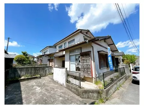[Open house held] This house is located in a quiet residential area. Please come and see it once.