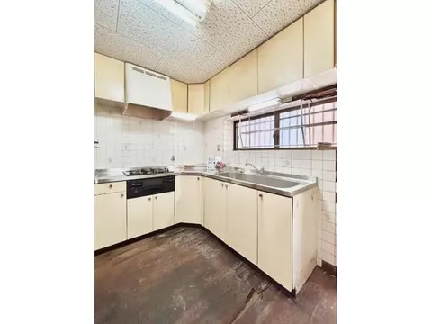 Steel frame 3-story building with 4LDK! Available for immediate move-in as it is vacant! - Image 2