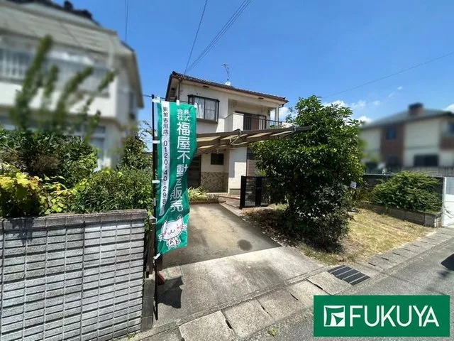4LDK, parking for 3 cars available, faces a road to the south, approximately 600m to Tenma Elementary School, approximately 360m to Maruai