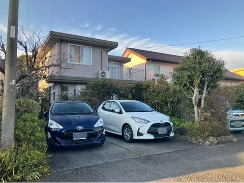 SRC construction by a major house manufacturer! Parking for 3 cars in parallel on the premises! South-facing with good sunlight