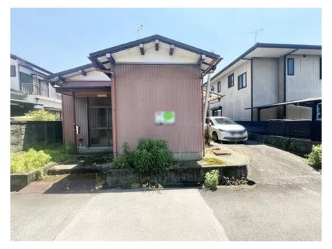 Good access, just 8 minutes on foot from JR Fujine Station. The price is for both buildings on the property.