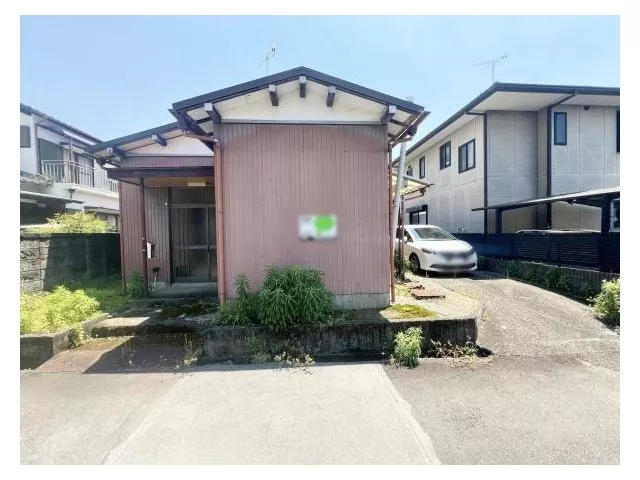 Good access, just 8 minutes on foot from JR Fujine Station. The price is for both buildings on the property.
