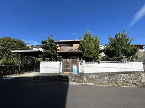 [Open House] Interior and exterior renovation planned / Residential area on a hill / New seismic standards compliance