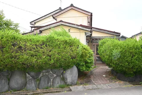 Toyama City, Mizuhashi City E (Nishikurakawa Station) 2-story building 6DK