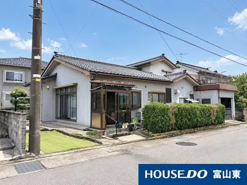 7DK with garage! Abundant number of rooms! Each family member's private room can be well secured