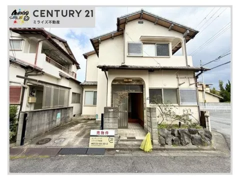 15 minutes on foot from Kintetsu Kashihara Line "Unebi Goryomae"