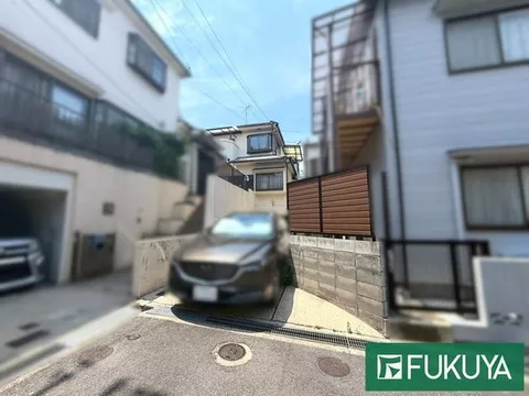 Parking for 2 cars available! (Restrictions based on vehicle type) 15-minute walk to Keihan Katano Line "Miyanoshaka" Station
