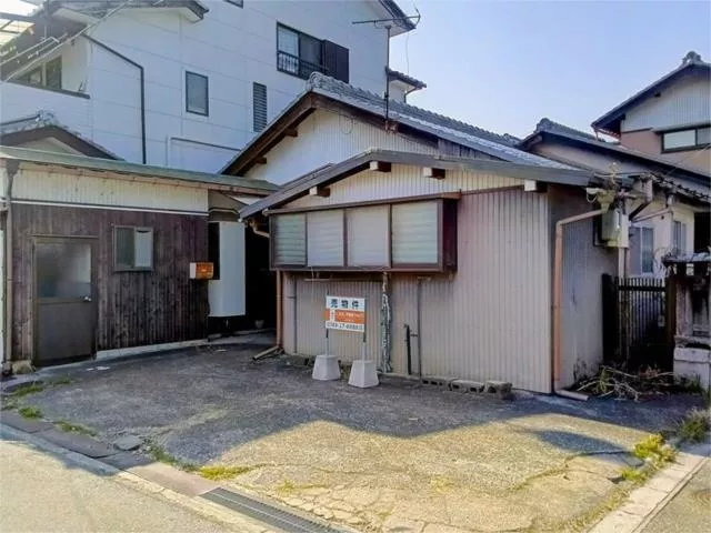 Hikone City, Yasaka-cho (Minami-Hikone Station) 2-story building, 8DK