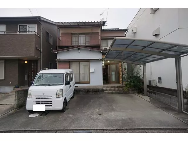◇ Spacious 5LDK ◆ Well-developed surrounding environment ◇ Parking space with carport